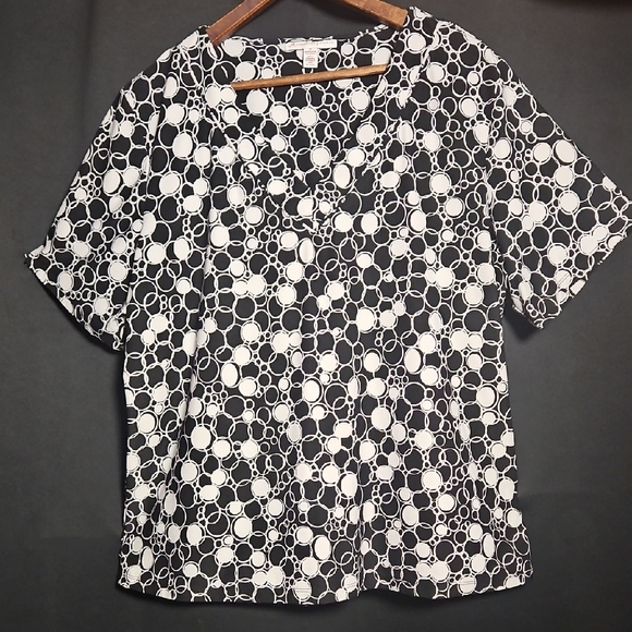 JM Collection Black and White Circle Print Blouse - Picture 1 of 9